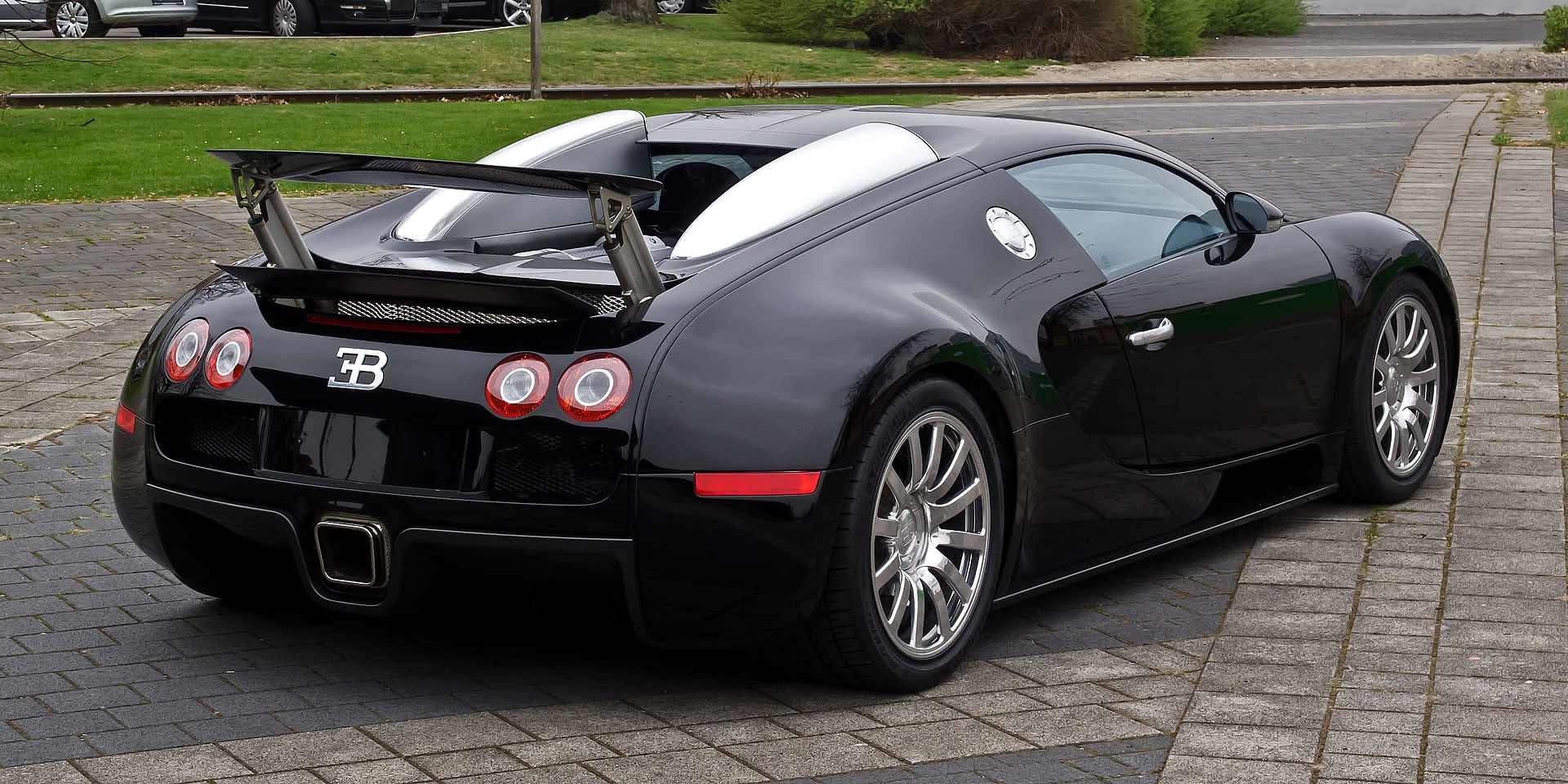 1920px-Bugatti_Veyron_16.4_%E2%80%93_Hec